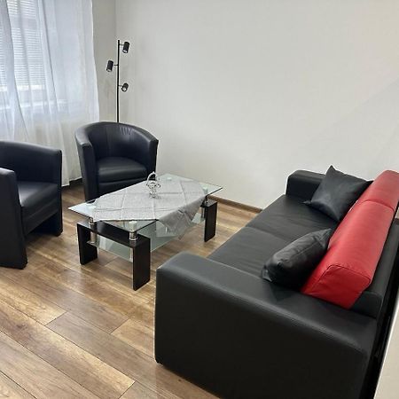 Newly Renovated 2 Rooms Apartment Downtown Нитра Экстерьер фото