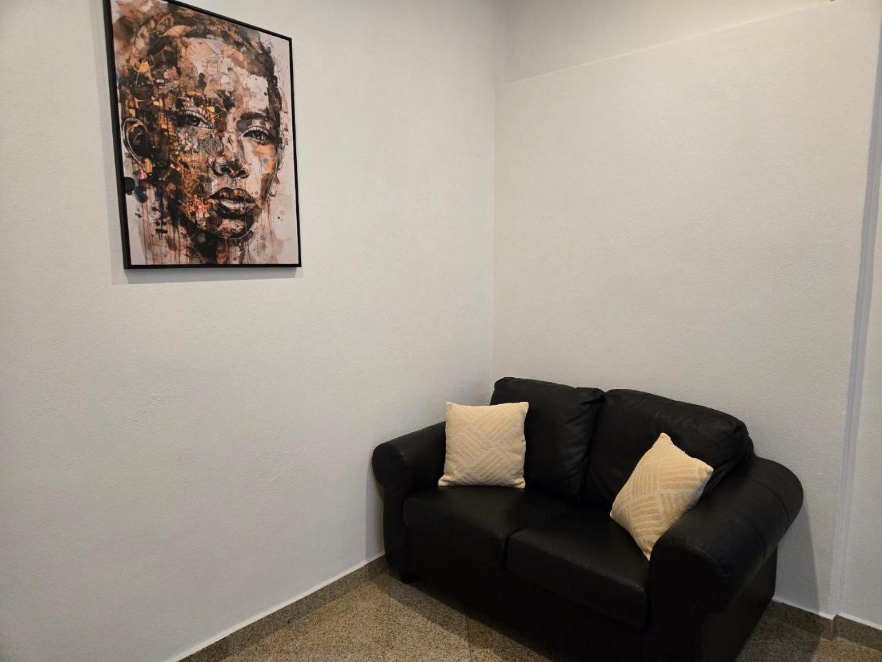 Newly Renovated 2 Rooms Apartment Downtown Нитра Экстерьер фото