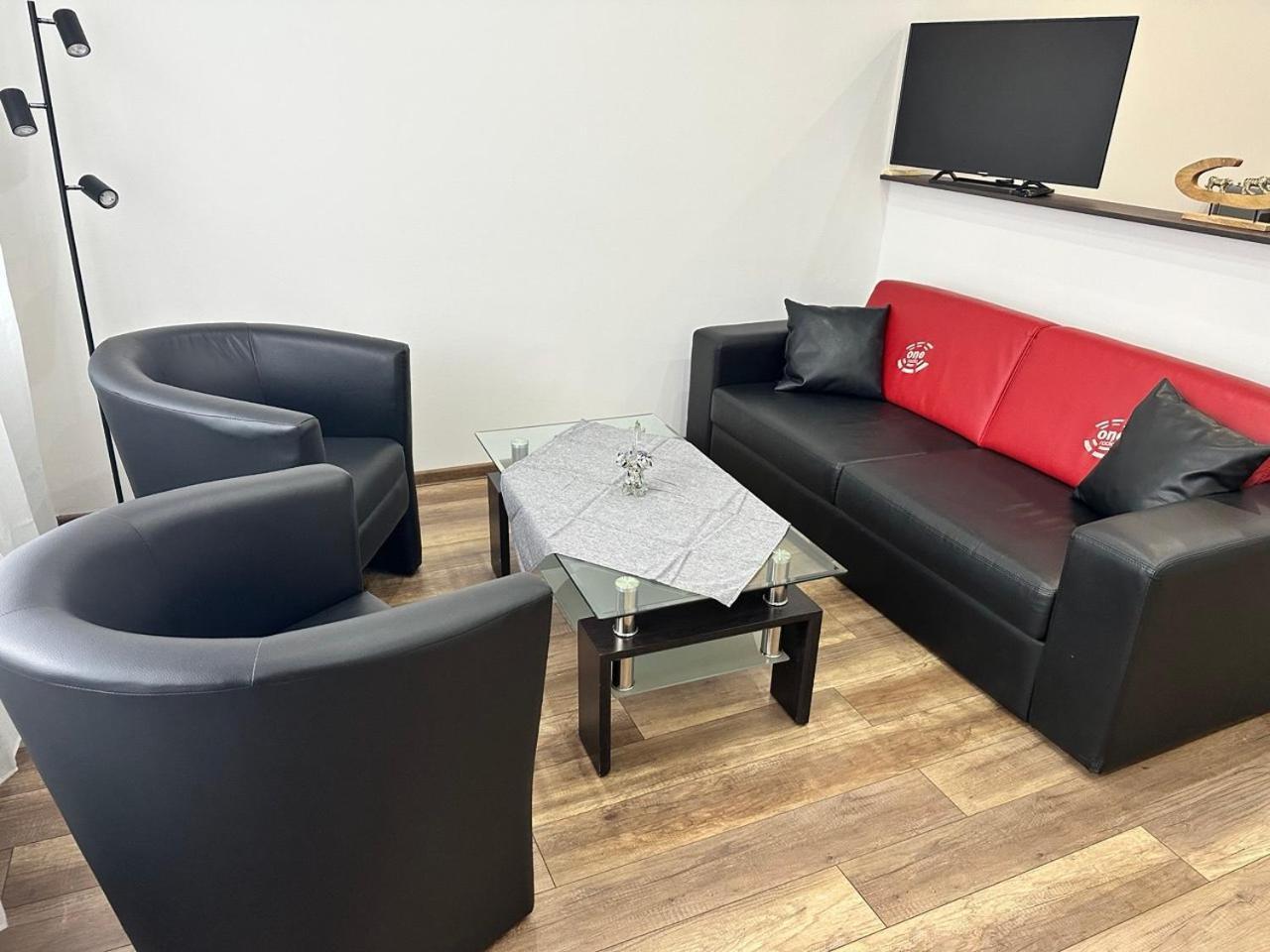 Newly Renovated 2 Rooms Apartment Downtown Нитра Экстерьер фото