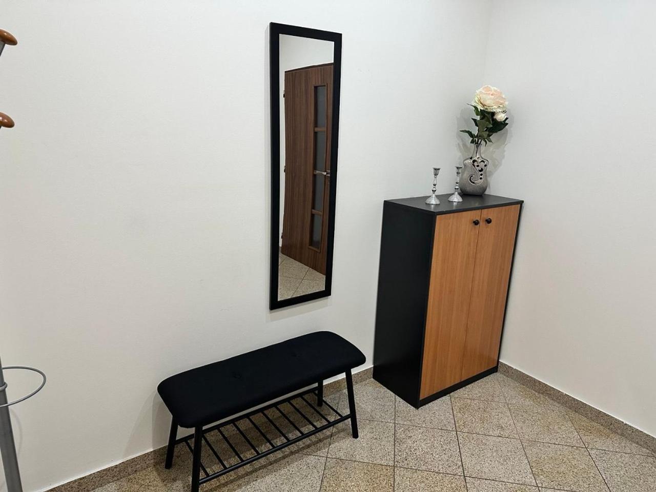 Newly Renovated 2 Rooms Apartment Downtown Нитра Экстерьер фото