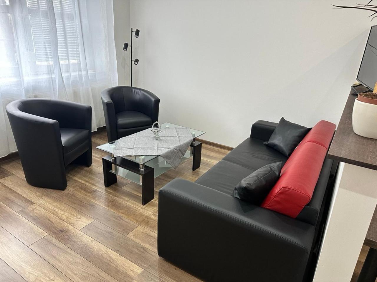 Newly Renovated 2 Rooms Apartment Downtown Нитра Экстерьер фото